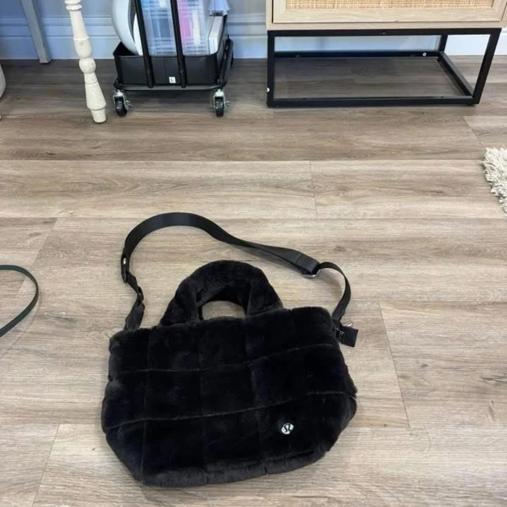 Lululemon Quilted grid tote Bag Mini 5L in plush fleece - Picture 2 of 6